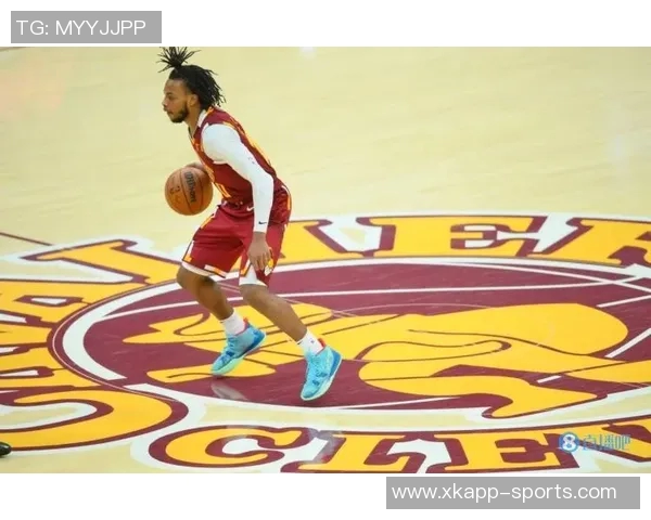 卡梅隆托马斯表现亮眼16分钟内贡献8分2板4助引关注