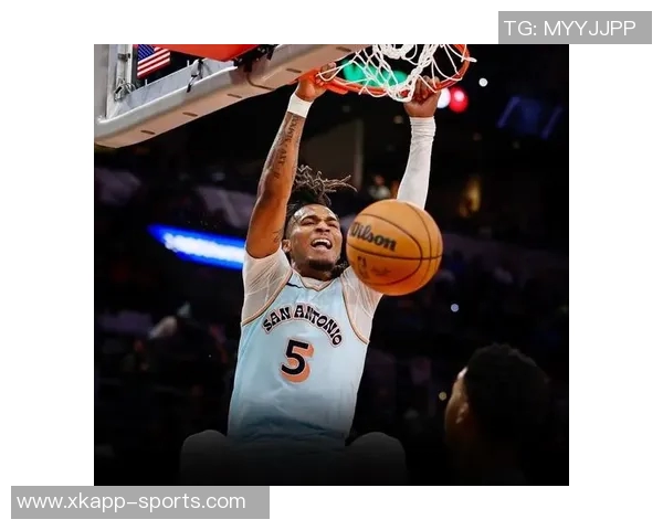 卡斯尔生涯最佳表现30分10板6助获詹姆斯亲笔签名球衣荣耀时刻 卡斯尔生涯最佳表现30分10板6助获詹姆斯亲笔签名球衣荣耀时刻