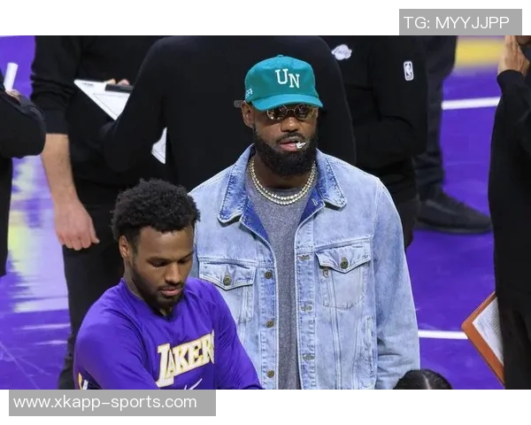 雷迪克谈八村塁与詹姆斯父子合砍34分展现传奇风采