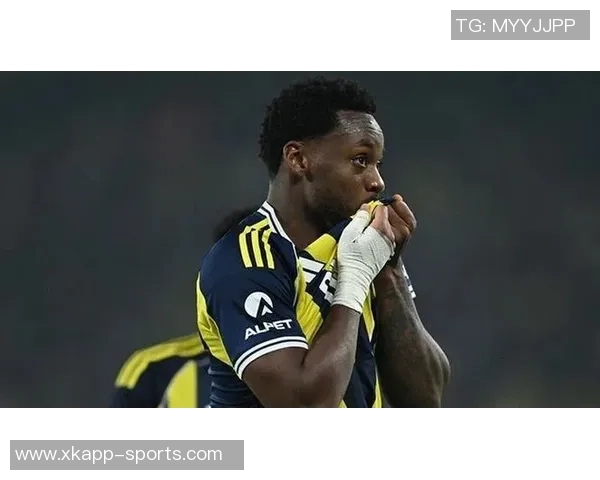 杜兰经纪人抵达伊斯坦布尔与费内巴切洽谈租借终止事宜